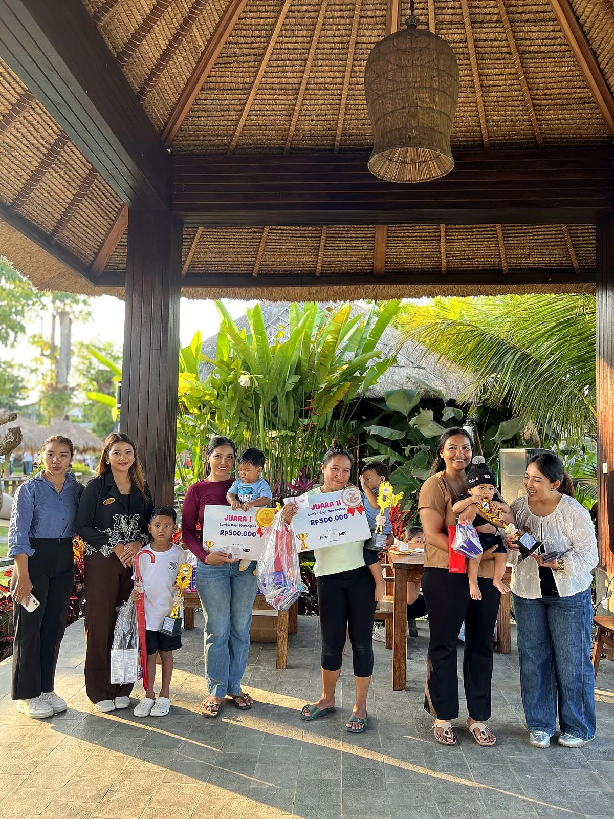 Group photo with participants – Mom & Baby Festival